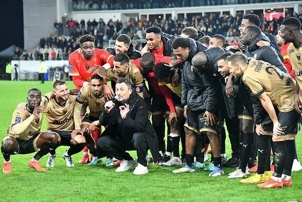 fransa-birinci-futbol-liginde-lens-psgye-ilk-yenilgisini-tattirdi-1672626862995.jpeg Fransa Birinci Futbol Ligi'nde Lens, PSG'ye ilk yenilgisini tattırdı-4