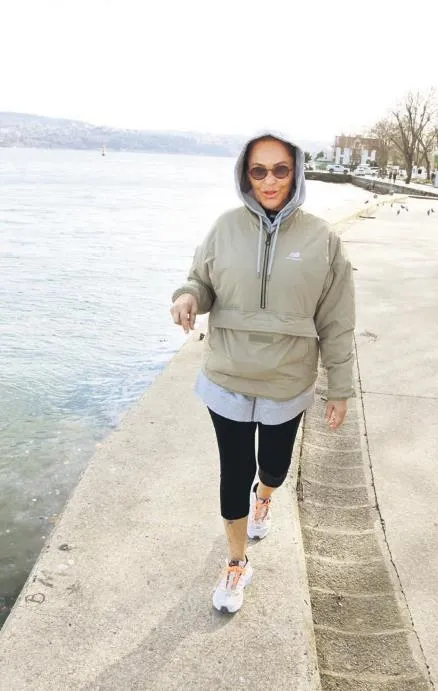 Hülya Avşar'dan sitem dolu sözler! "Nefes alamıyorlar..."