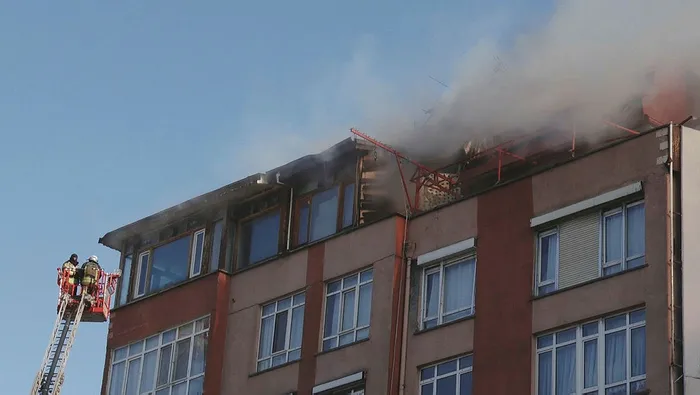 Son dakika: Ankara Çankaya'daki çatı yangını kontrol altına alındı-2