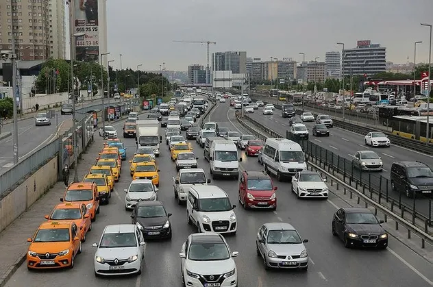 Son dakika: İstanbul'da trafik yoğunluğu yüzde 62'ye ulaştı!