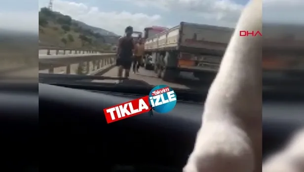 Çekmeköy'de Tır şoförü otomobilin önünü kesip araca hücum etti!