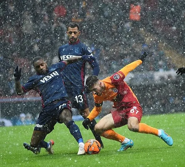 son-dakika-galatasaray-seyircisi-trabzonda-tribune-alinmayacak-flas-gelisme-1661348880670.jpg Son dakika: Galatasaray seyircisi Trabzon'da tribüne alınmayacak! Flaş gelişme-3