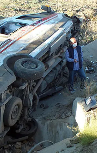 Yozgat'ta ambulans takla attı: 3 yaralı