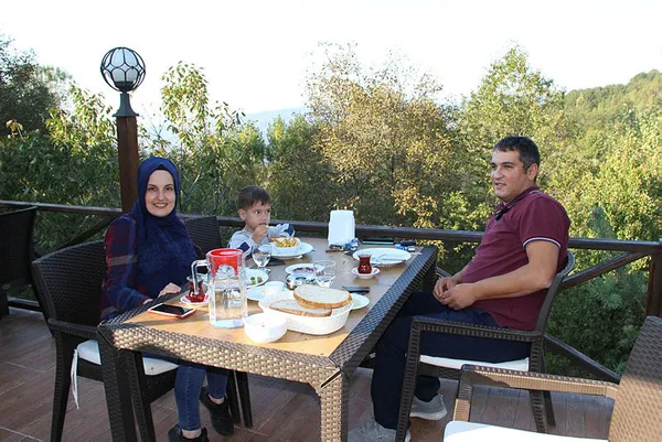 tem-otoyolu-bolu-dagi-tuneli-kapandi-bolu-dagindaki-et-lokantalari-bu-duruma-sevindi-1602846756801.jpg TEM Otoyolu Bolu Dağı Tüneli kapandı, Bolu Dağı'ndaki et lokantaları bu duruma sevindi-6