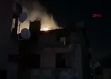 Kadıköy'de çatı katı alev alev yandı