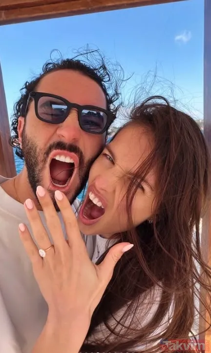 HERKESİN ÇOCUKLUK FOTOĞRAFIYLA TANIDIĞI THYLANE BLONDEAU NİŞANLANDI Herkesin zihnine henüz altı yaşındayken verdiği o meşhur çocukluk fotoğrafıyla kazınan...