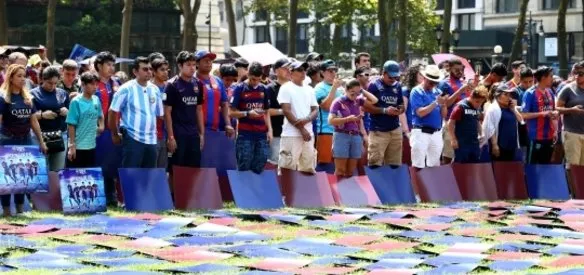 ABD'DE BARSELONA TARAFTARLARI UNISEF'E DESTEK İÇİN DÜNYANIN EN BÜYÜK FORMASI'NI OLUŞTURARAK GUİNNES REKORU KIRILDI