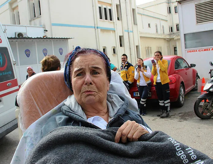 Yeşilçam’ın usta oyuncusu Fatma Girik hastaneye kaldırıldı