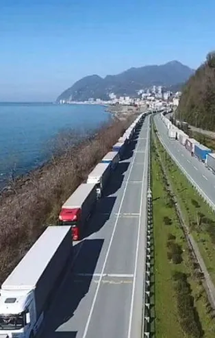 Savaş dengeleri sarstı! Sarp Sınır Kapısı'nda kilometrelerce TIR kuyruğu! Rotaları Türkiye oldu