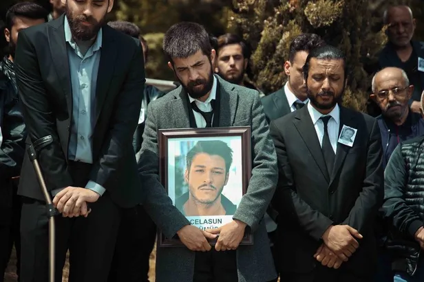 cukur-ekibinden-tahtlari-sallayacak-yeni-proje-efsane-ekip-iste-boyle-geri-donuyor-1639721902122.jpg Çukur ekibinden tahtları sallayacak yeni proje! Efsane ekip işte böyle geri dönüyor-6