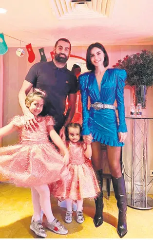 Ünlülerden yılbaşında aile saadeti! Sosyal medya paylaşımları geceye renk kattı