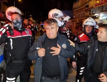 Kavga ihbarına giden polisi bıçakladı!