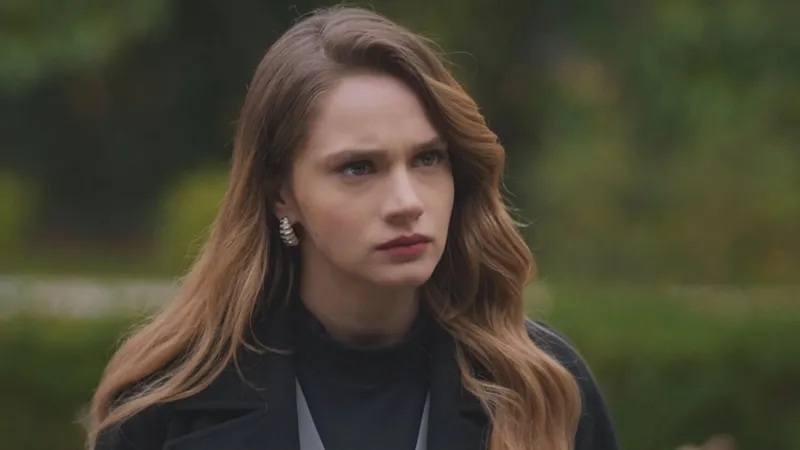 hudutsuz-sevda-dizisinde-tozu-dumana-katacak-veda-2-oyuncu-icin-ayrilik-zilleri-caldi-1713093985752.jpeg Hudutsuz Sevda dizisinde tozu dumana katacak veda! 2 oyuncu için ayrılık zilleri çaldı!-7