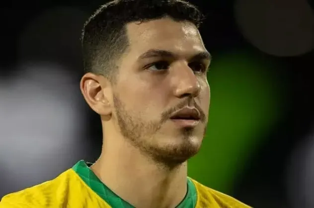 Gustavo Henrique’yi bitiren Fenerbahçe ikinci stoper transferinde hız kesmiyor! Hedef Nino