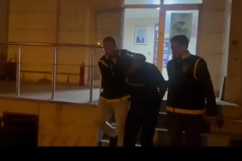 İçişleri Bakanı Ali Yerlikaya duyurdu: Çocuğa çarpıp kaçan motosiklet sürücüsü yakalandı!-4