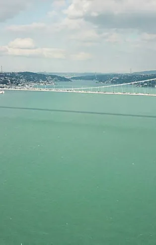 İstanbul Boğazı'nda şaşırtan görüntü! Böylesi ilk kez oldu