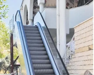 Camiye yürüyen merdiven