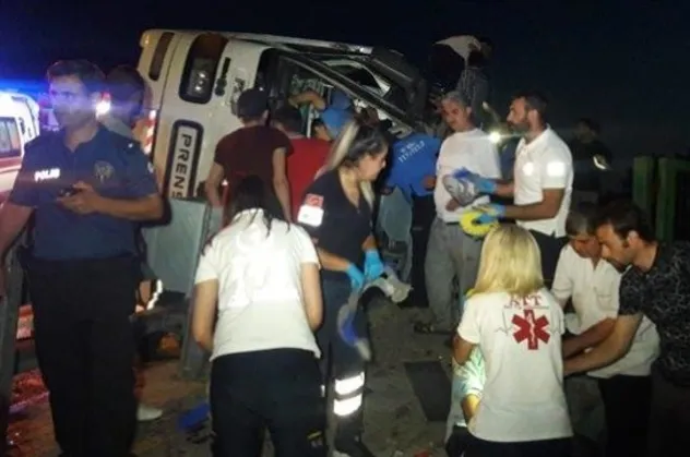 Son dakika: Bursa'da otobüs devrildi