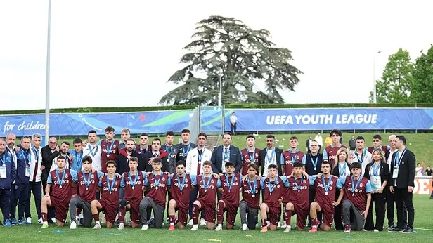 Bordo- Mavili gençlerin başarısına övgüler yağdı!