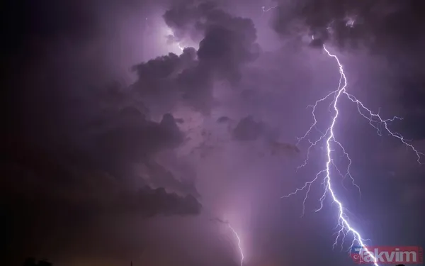 İlk yıldırım 1942'de çarptı Sullivan'ın yıldırımla ilk karşılaşması 1942 yılında gerçekleşti. O sırada görev yaptığı yangın gözetleme kulesindeydi. Fırtına...