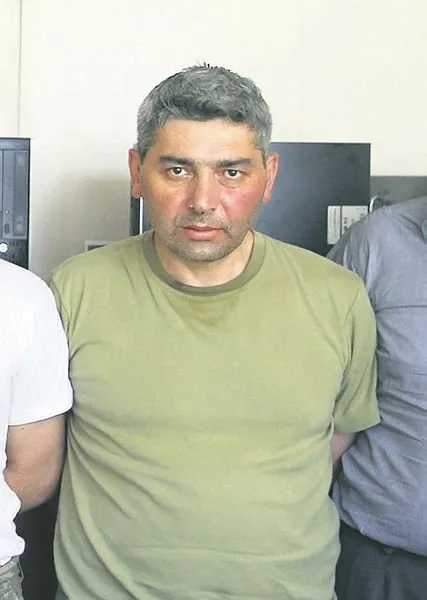 Darbeci generali selamlayarak teslim olmuşlar-1