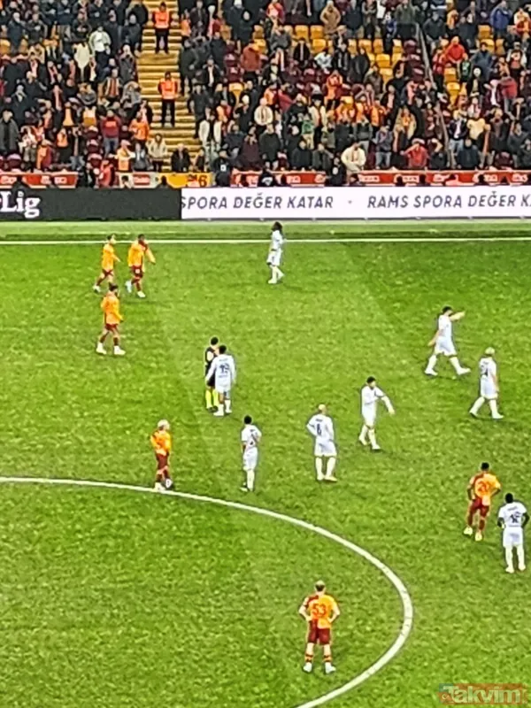 ÖZEL- Galatasaray maçında saha karıştı! Zaha ve Okan Erdoğan... - 7
