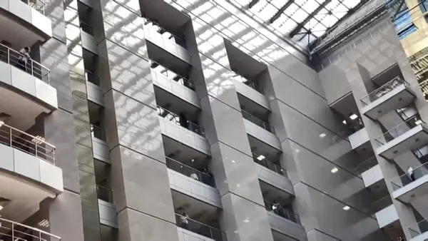 caglayandaki-istanbul-adalet-sarayinda-hareketli-dakikalar-intihara-kalkisan-bir-kisi-vazgecirildi-1656407300430.jpg Çağlayan'daki İstanbul Adalet Sarayı'nda hareketli dakikalar! İntihara kalkışan bir kişi vazgeçirildi-2