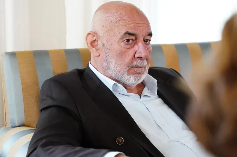 bir-gece-masali-35-bolum-fragmani-yayinlandi-sen-artik-yetim-bir-cocuk-degilsin-1748694216673.jpg Kaynak: atv