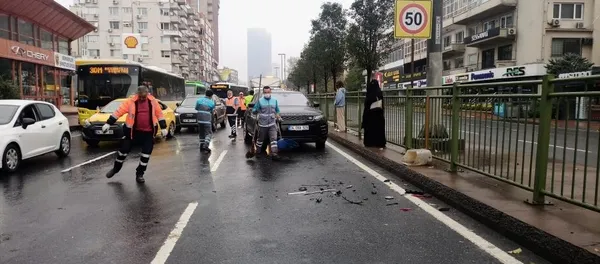 besiktasta-milyonluk-kaza-4-arac-birbirine-girdi-1634471115610.jpg Beşiktaş'ta milyonluk kaza! 4 araç birbirine girdi-3