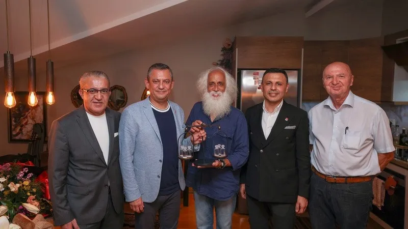 butlan-kavgasi-sahneye-tasti-sol-sarkicilardan-kilicdarogluna-ambargo-1781096200962.jpeg Butlan kavgası sahneye taştı: Sol şarkıcılardan Kılıçdaroğlu’na ambargo-7
