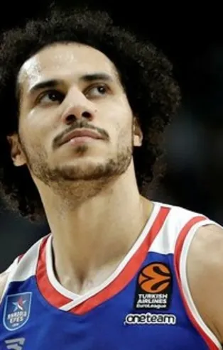 Anadolu Efes'in yıldızı Shane Larkin durdurulamıyor! 4. kez MVP seçildi