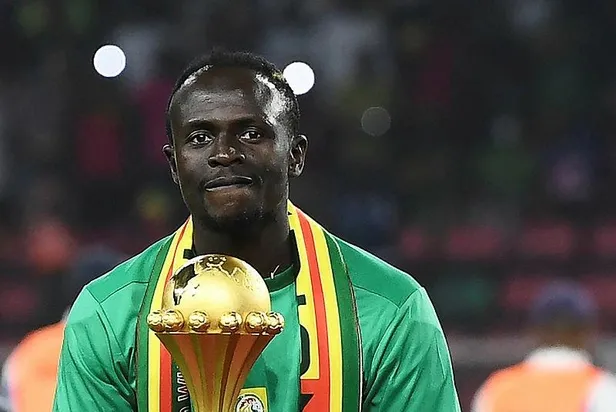 senegale-afrika-kupasini-getiren-mane-hem-futboluyla-hem-de-kisiligiyle-mest-ediyor-1644358937512.jpeg Senegal'e Afrika Kupası'nı getiren Mane hem futboluyla hem de kişiliğiyle mest ediyor-3