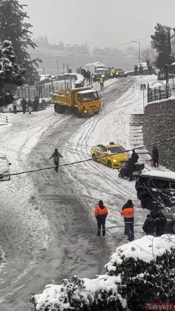 Tuzlama Yetersiz Kaldı Kazalar Yaşandı Ana Arterlerde Ve Bağlantı Yollarında Ulaşım Durma Noktasına Gelirken, Kaygan Yollar Sürücülere Zor Anlar Yaşattı. İbb...