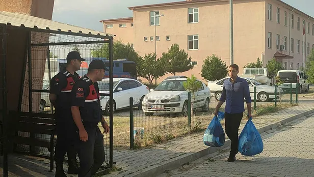 Kadir Şeker cezaevinden tahliye oldu! İşte annesine ilk sarıldığı anlar... | Kadir Şeker'in ilk sözleri ortaya çıktı-3