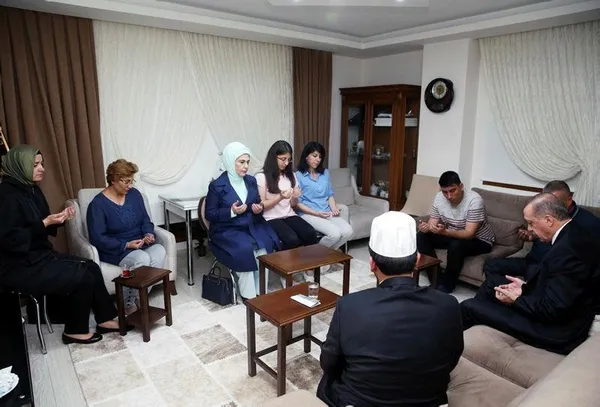 Cumhurbaşkanı Erdoğan şehit evinde iftar yaptı-1