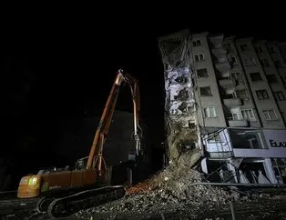 Elazığ’da 5 katlı bina yıkıldı