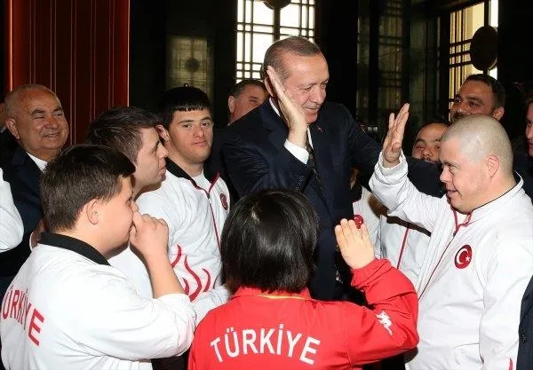 Cumhurbaşkanı down sendromlu sporcuları kabul etti-4