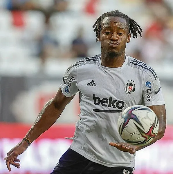 kartala-batshuayi-soku-sakatligi-sona-erdi-simdi-de-atesler-icinde-1637180450412.jpeg Kartal’a Batshuayi şoku! Sakatlığı sona erdi şimdi de ateşler içinde-3