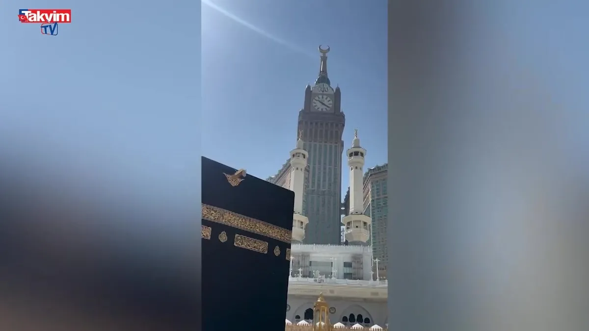 Damla Ersubaşı Umre’ye gitti