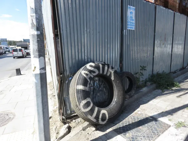 istanbulda-dehset-anlari-kamyon-lastigi-faciayi-onledi-1631088981143.jpg İstanbul'da dehşet anları! Kamyon lastiği faciayı önledi-5