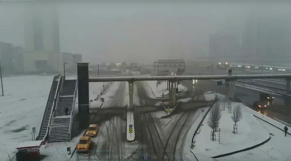 son-dakika-istanbulda-kar-yagisi-basladi-meteoroloji-uyardi-kar-kalinligi-40-cm-ulasacak-1610815596050.jpg