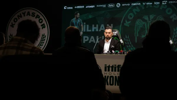 super-ligde-ilk-yariyi-ikinci-bitiren-konyasporda-ilhan-palutun-sozlesmesi-2-yil-uzatildi-1641565059319.jpg Süper Lig'de ilk yarıyı ikinci bitiren Konyaspor'da İlhan Palut'un sözleşmesi 2 yıl uzatıldı-2