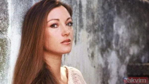 74 YAŞINDA AMA YILLARA MEYDAN OKUYOR Hollywood'un unutulmaz yıldızlarından Jane Seymour, 74 yaşında olmasına rağmen enerjisi ve genç görünümüyle hayranlık...
