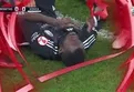 ▶️ Beşiktaş'ta Omar Colley'in dudağı patladı! İşte o an