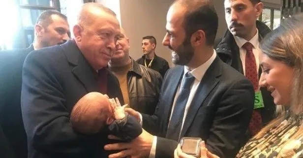 Başkan Erdoğan Berlin’de Mahir bebeğe altın taktı