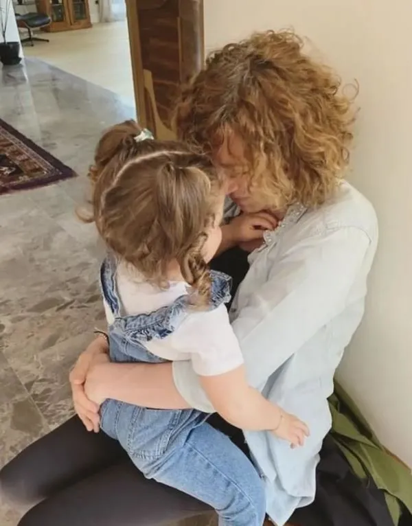 1698005674871.jpeg Kenan İmirzalıoğlu'nun ilk göz ağrısı 3 yaşına bastı! Minik Lalin için çiftin fanları bağış sırasına girdi-4