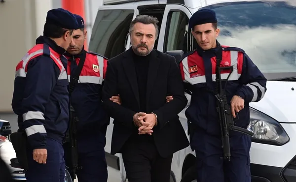 leyladan-cezayire-rest-ben-bu-cihana-sigmazam-46-bolum-2-fragmani-yayinlandi-bana-emir-veremezsin-1700464882924.jpg Leyla’dan Cezayir’e rest! Ben Bu Cihana Sığmazam 46. bölüm 2. fragmanı yayınlandı: Bana emir veremezsin!-3