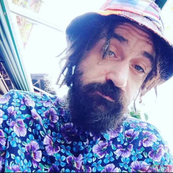 İngiliz John Paul Goss Beyoğlu’nda misafir kaldığı evde ölü bulundu: Kolunda kemer yanında şırınga! "Profesör" iddiası - 8