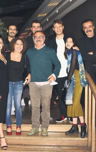 "Gençliğim Eyvah"ın oyuncuları ilk bölümü kutladı