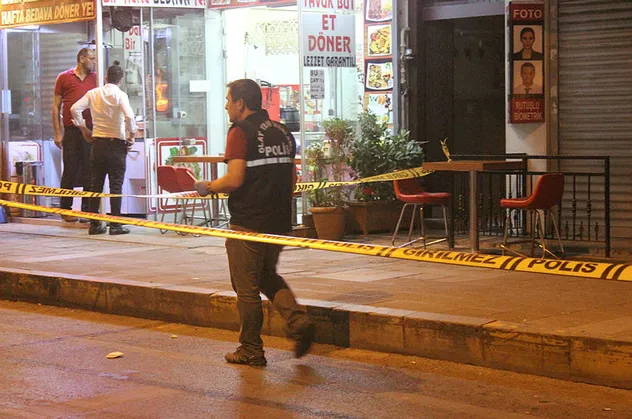 Küçükçekmece'de silahlı saldırı: 2 yaralı